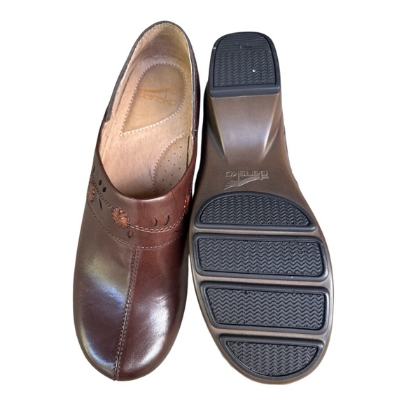 Dansko Brown Leather Clogs with flowers New in box item 9821-457800 Size 40 - Picture 4 of 5